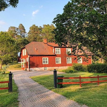 Nice Home In Mantorp With Kitchen Екстериор снимка