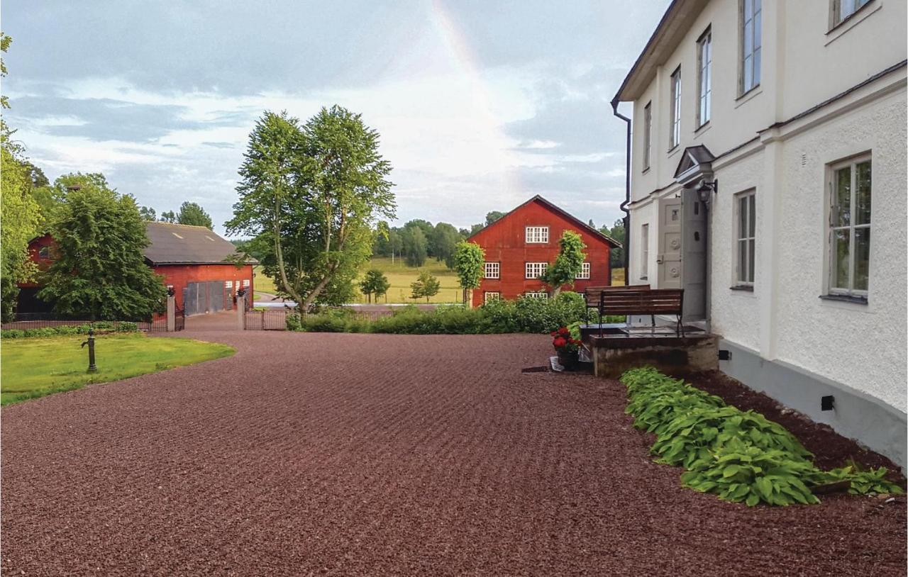 Nice Home In Mantorp With Kitchen Екстериор снимка